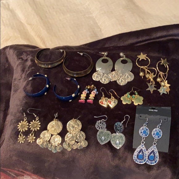 Jewelry - Lot of 11 pair of earrings